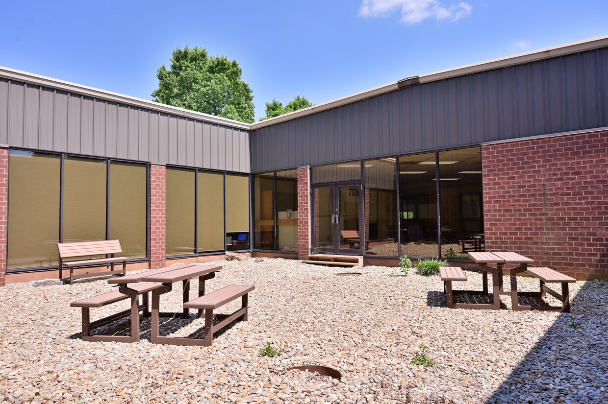 128 River Bend Dr