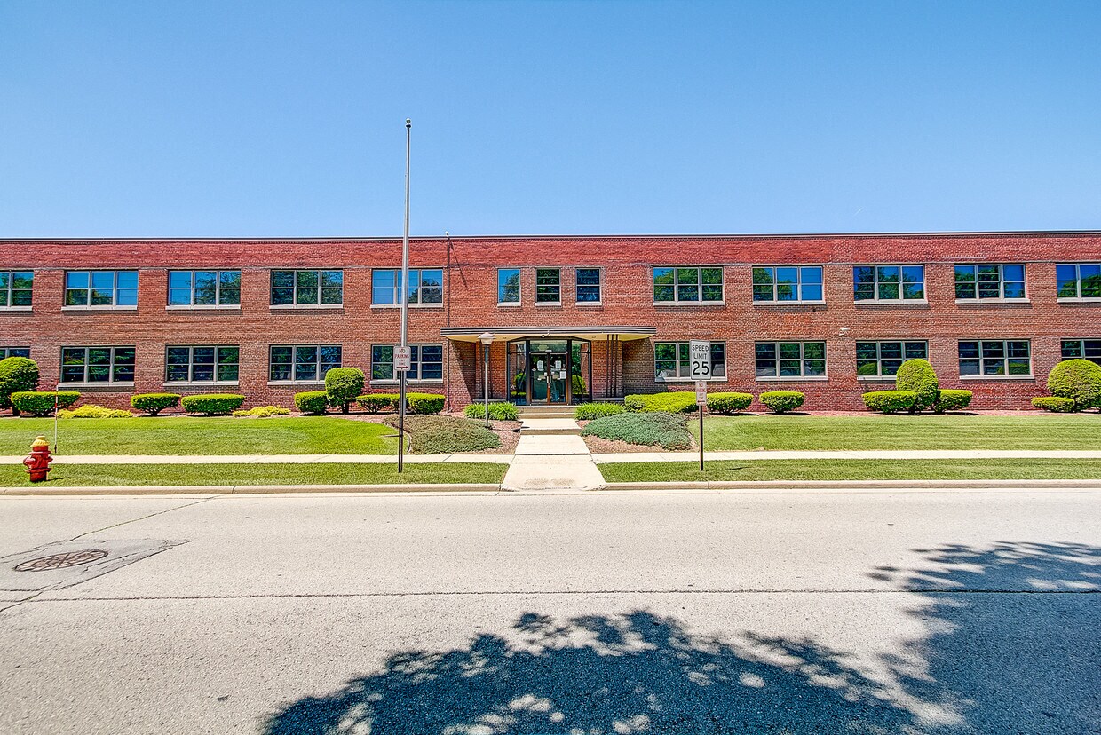 5055 N. Lydell Ave
