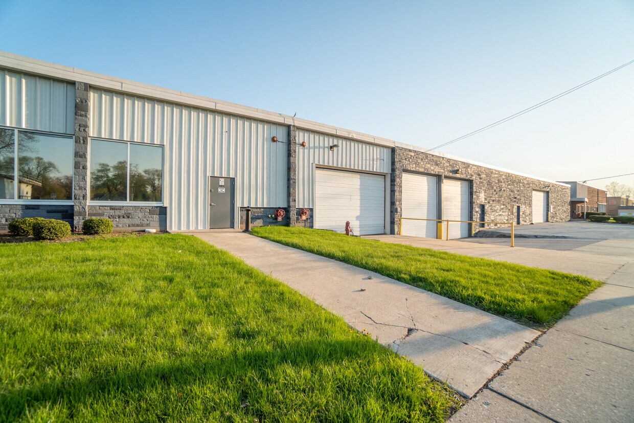 4801 W. Woolworth Ave